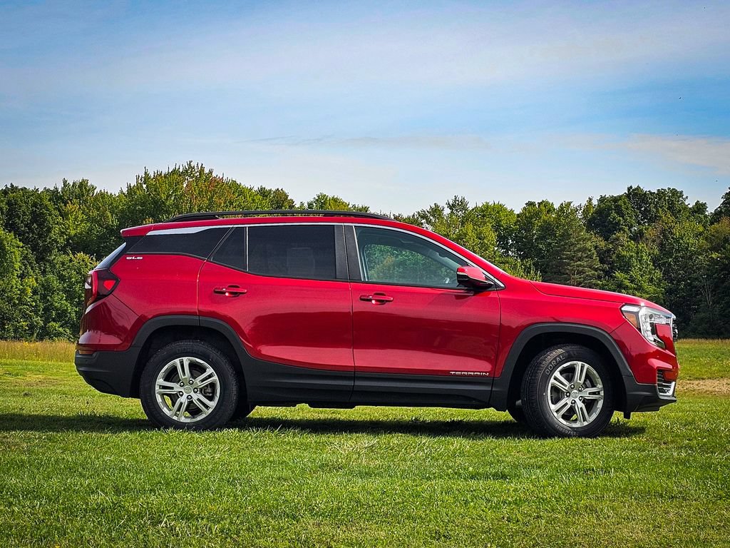 Used 2023 GMC Terrain SLE w/ Driver Convenience Package AWD/4WD image 3