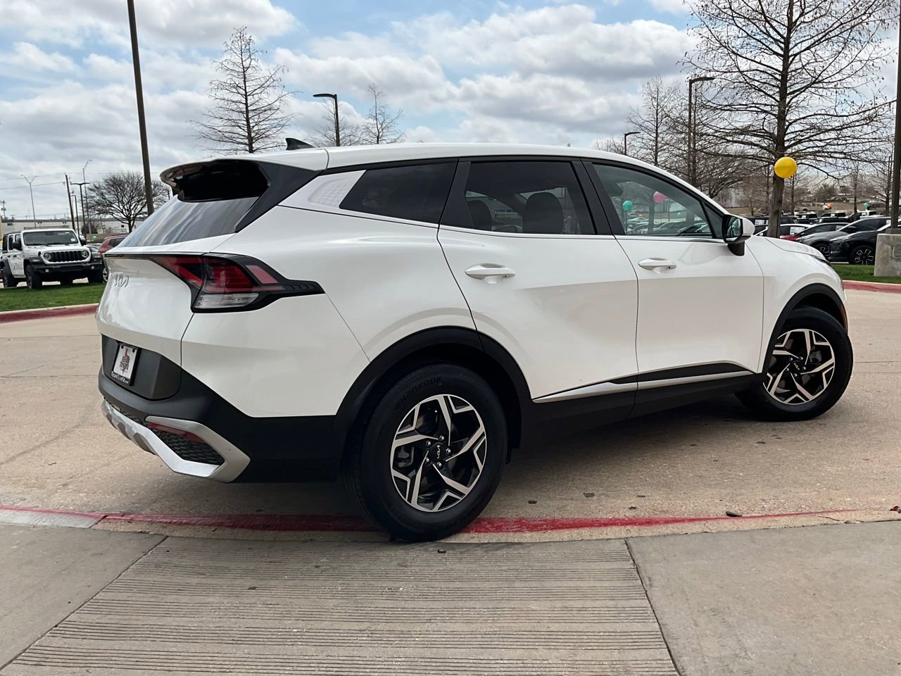 Used 2025 Kia Sportage LX image 6