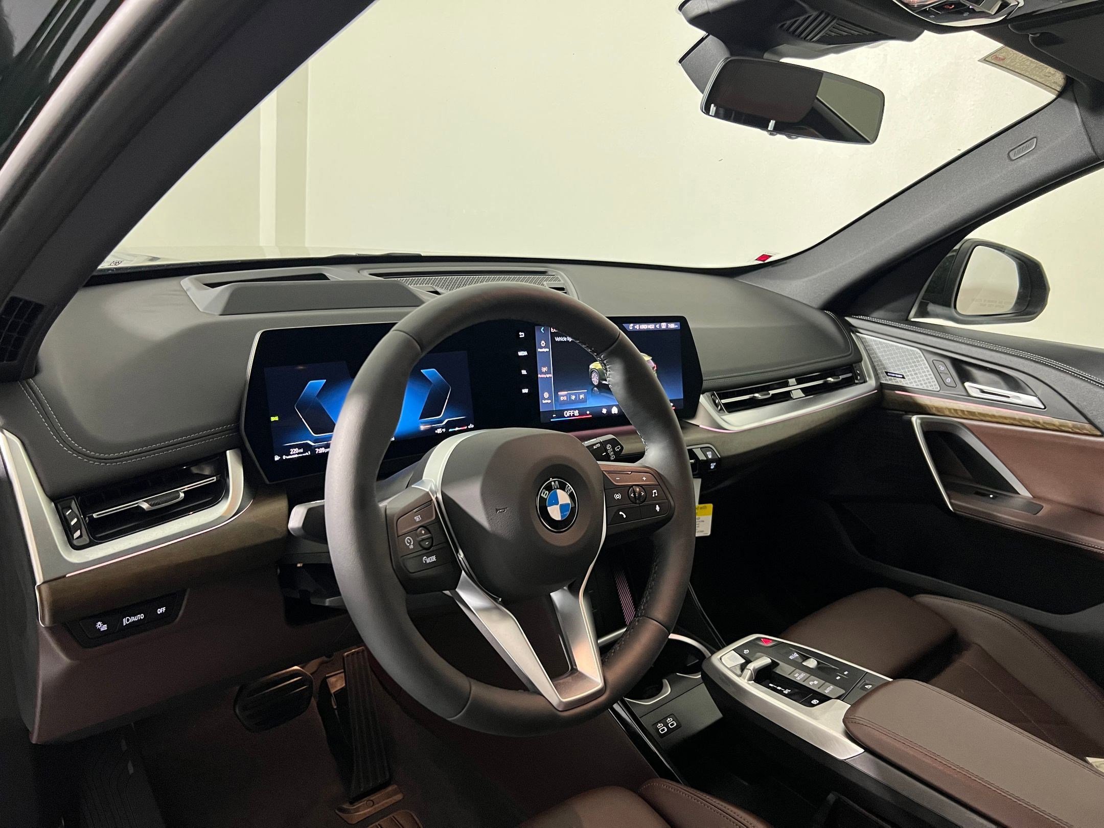 Used 2025 BMW X1 xDrive28i w/ Premium Package AWD/4WD image 4