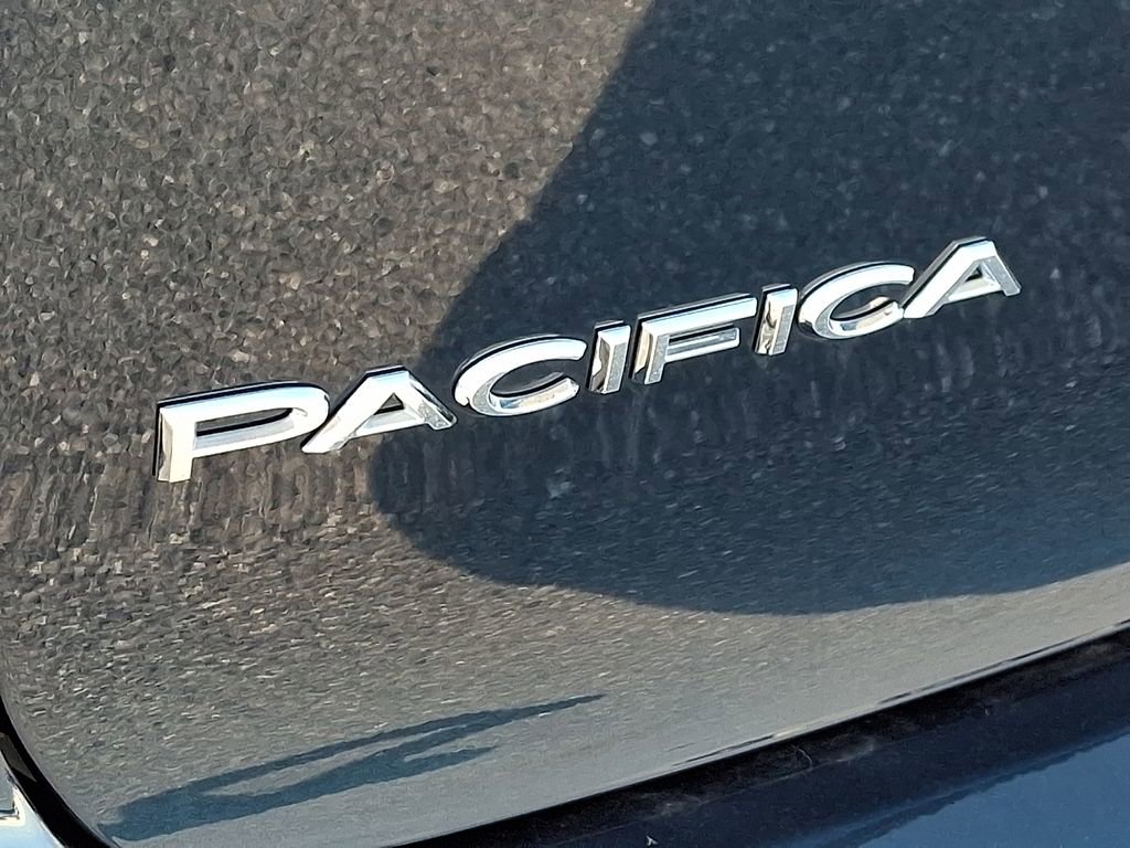 Used 2024 Chrysler Pacifica Limited image 36