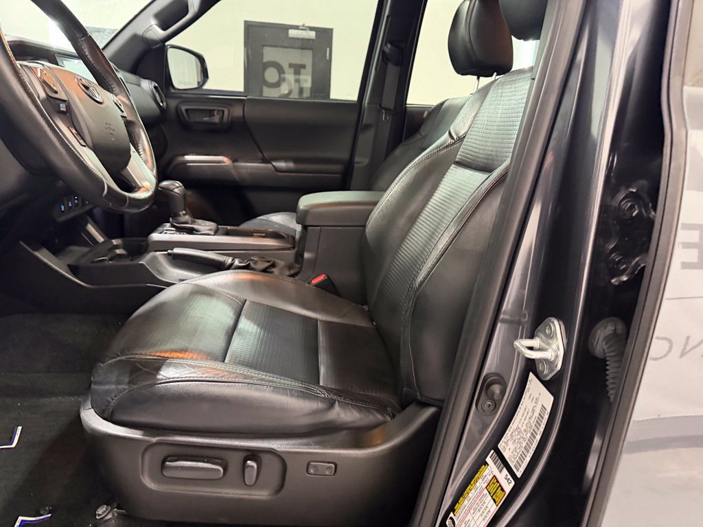 Used 2021 Toyota Tacoma TRD Sport w/ TRD Premium Sport Package AWD/4WD image 16