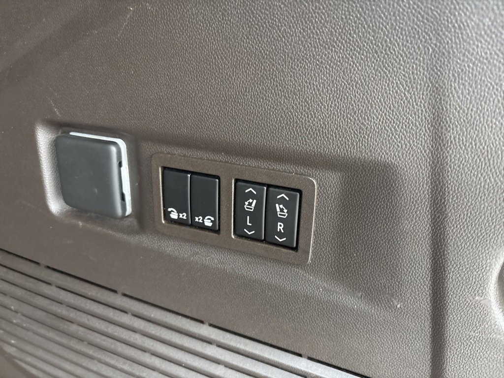 Used 2021 Chevrolet Tahoe Z71 w/ Z71 Off-Road Package image 31