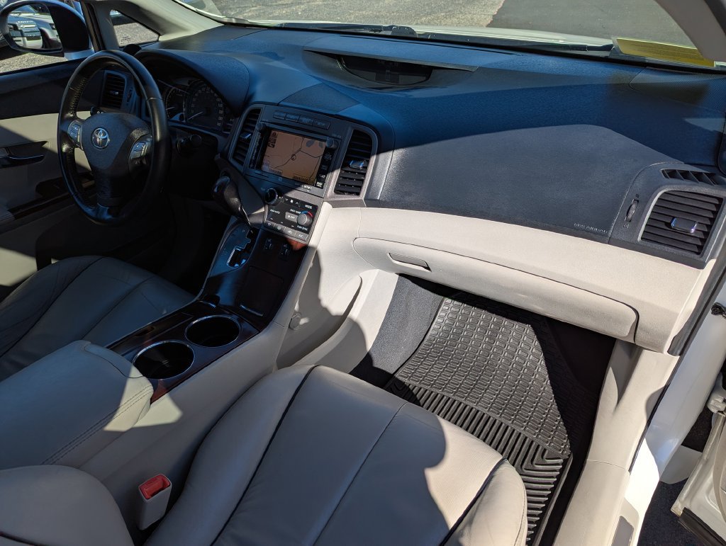 Used 2011 Toyota Venza AWD w/ Premium Pkg #2 image 36