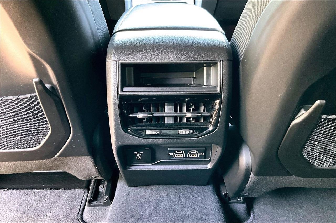 Used 2023 Jeep Grand Cherokee Altitude AWD/4WD image 16