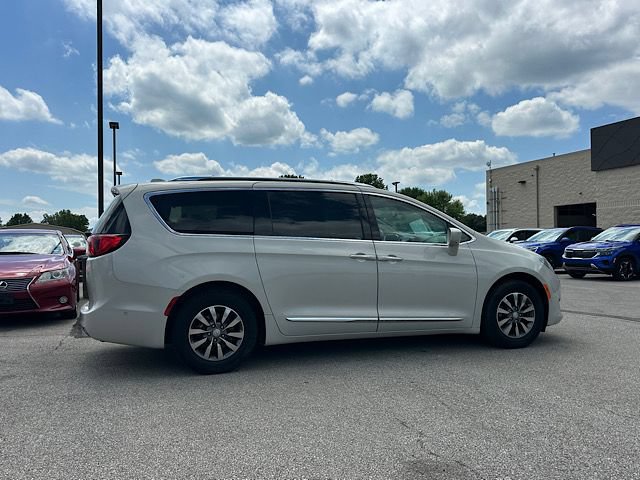 Used 2019 Chrysler Pacifica Touring-L Plus w/ Advanced Safetytec Group FWD image 7