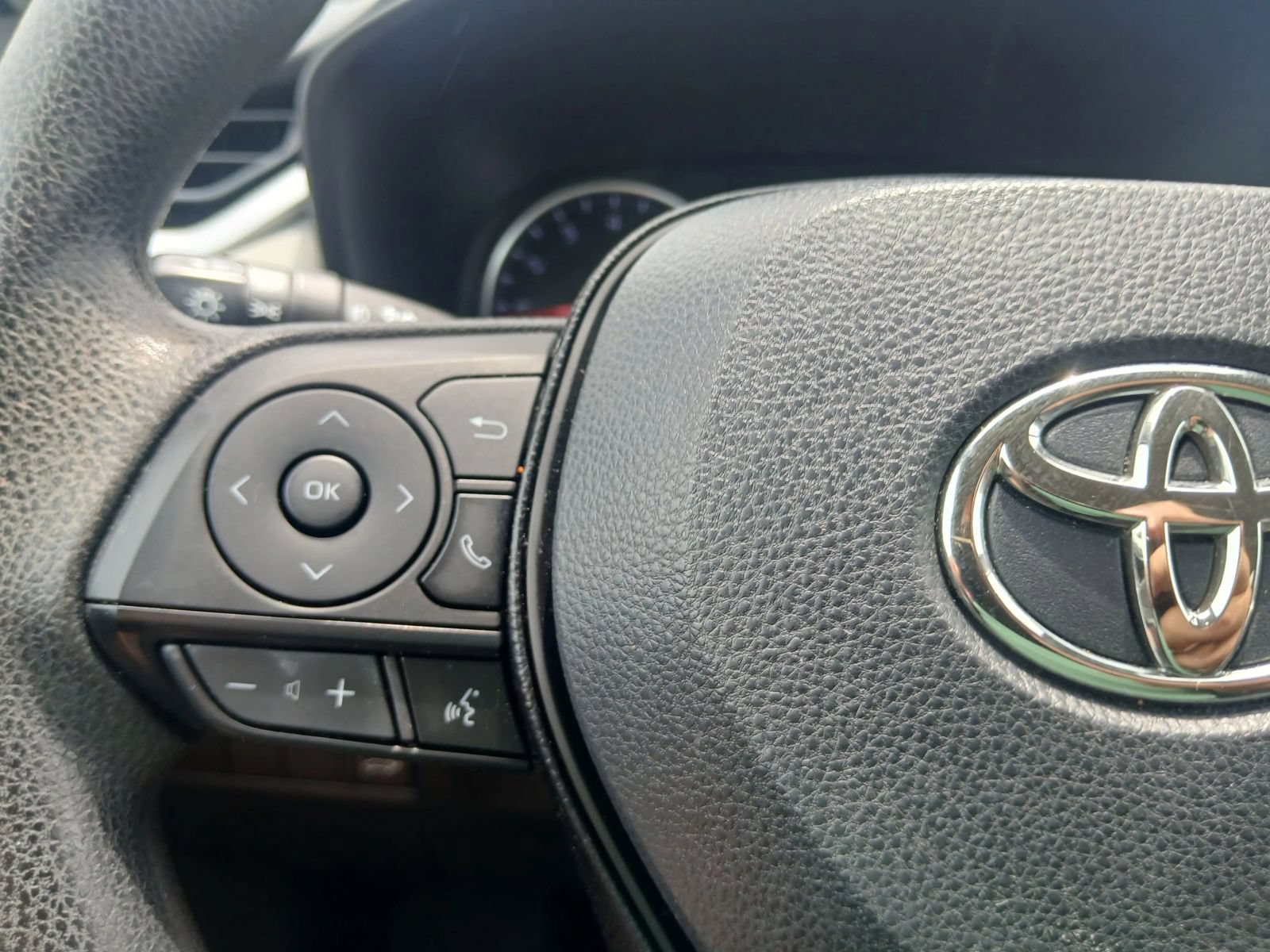 Used 2020 Toyota RAV4 XLE w/ Convenience Package FWD image 31