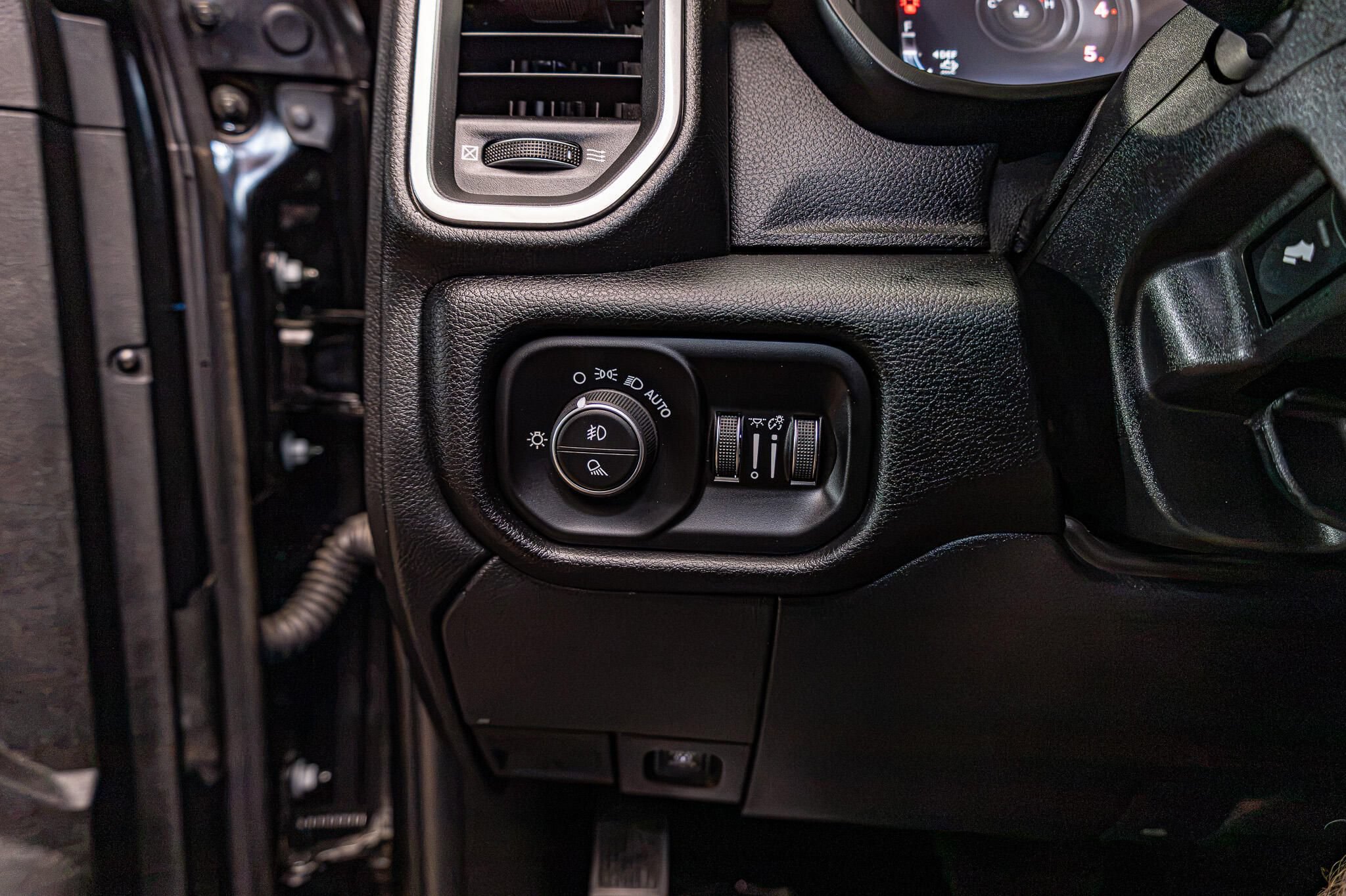 Used 2026 RAM 2500 Laramie AWD/4WD image 17
