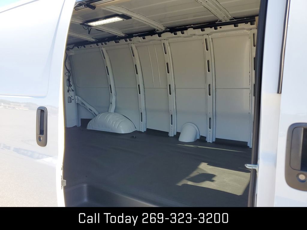 New 2025 GMC Savana 3500 Extended w/ Driver Convenience Package image 23