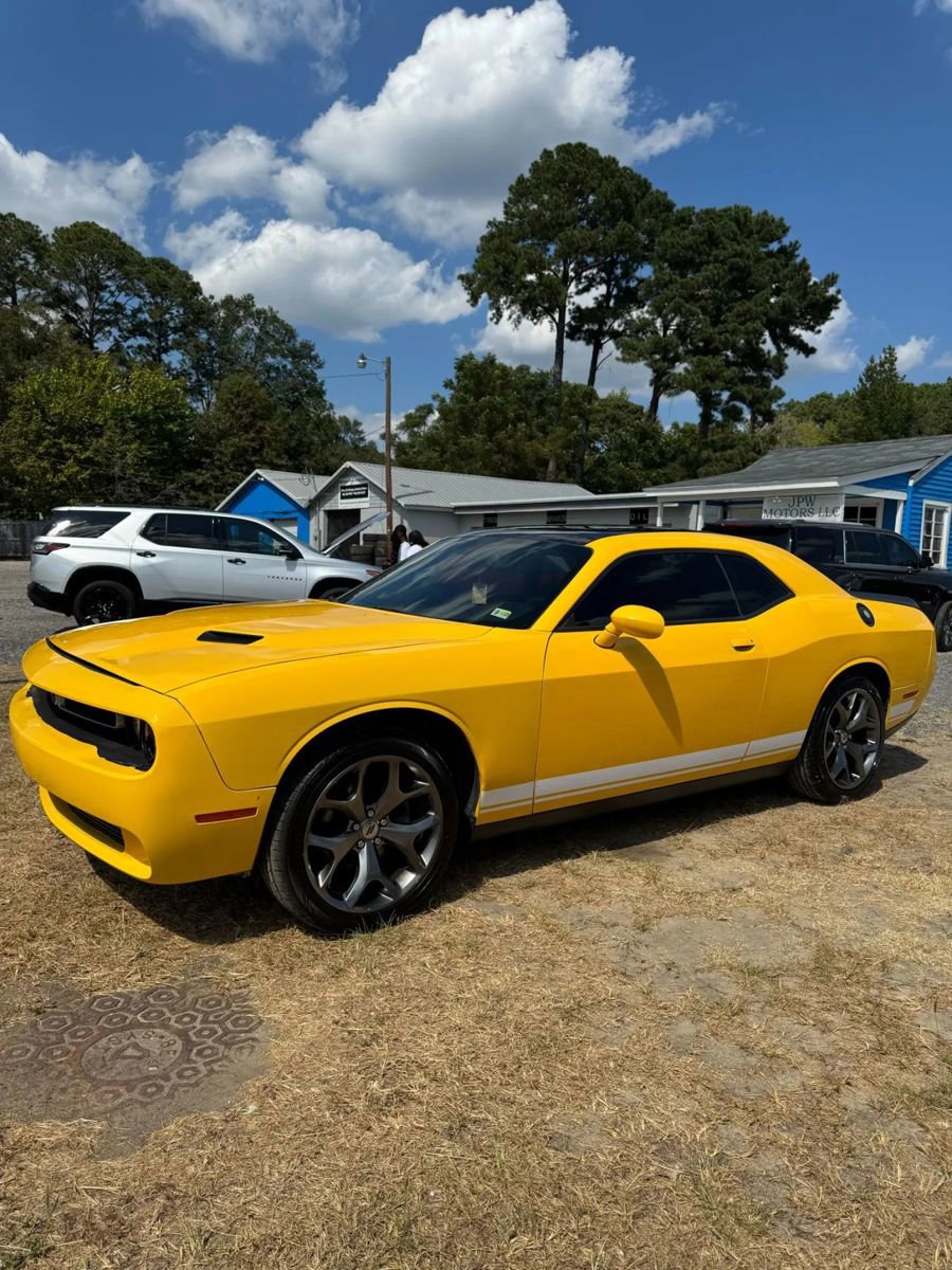 Used 2017 Dodge Challenger SXT image 5