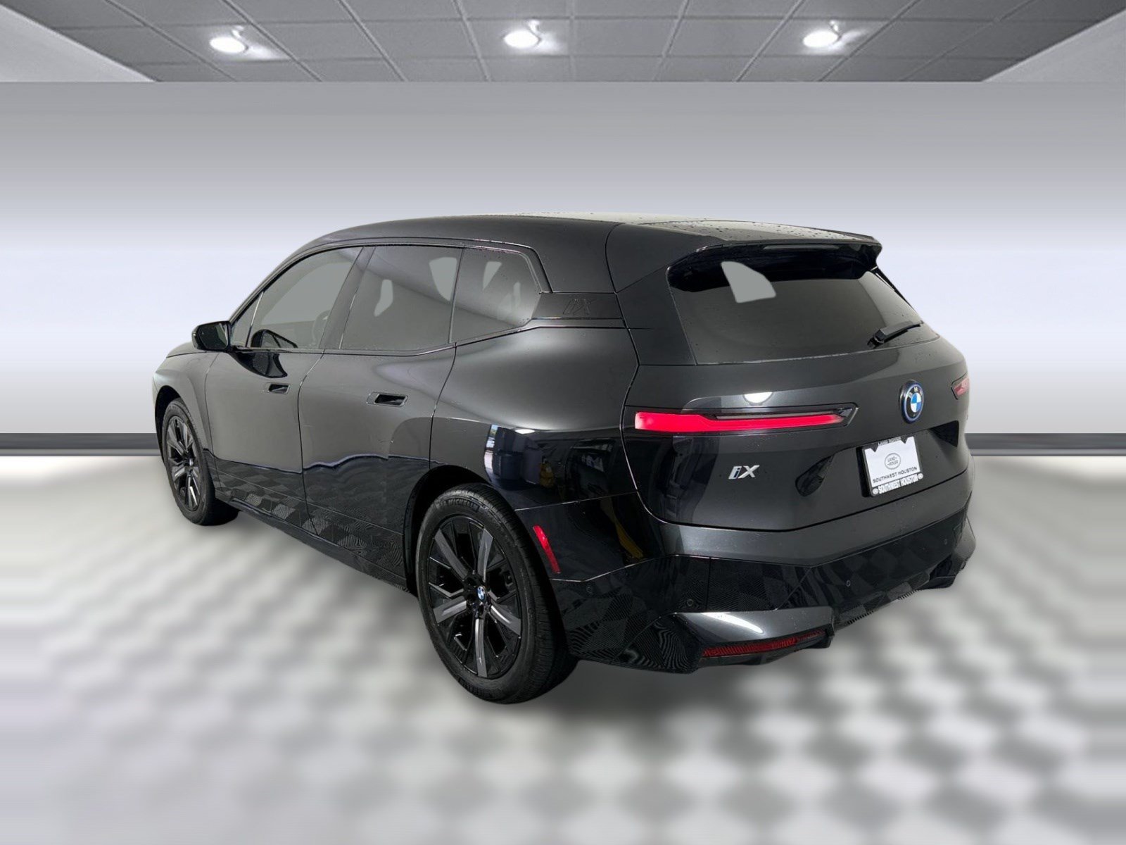 Used 2025 BMW iX xDrive50 AWD/4WD image 3