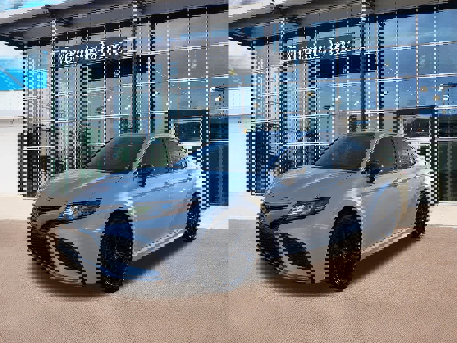 Used 2021 Toyota Camry XSE image 1