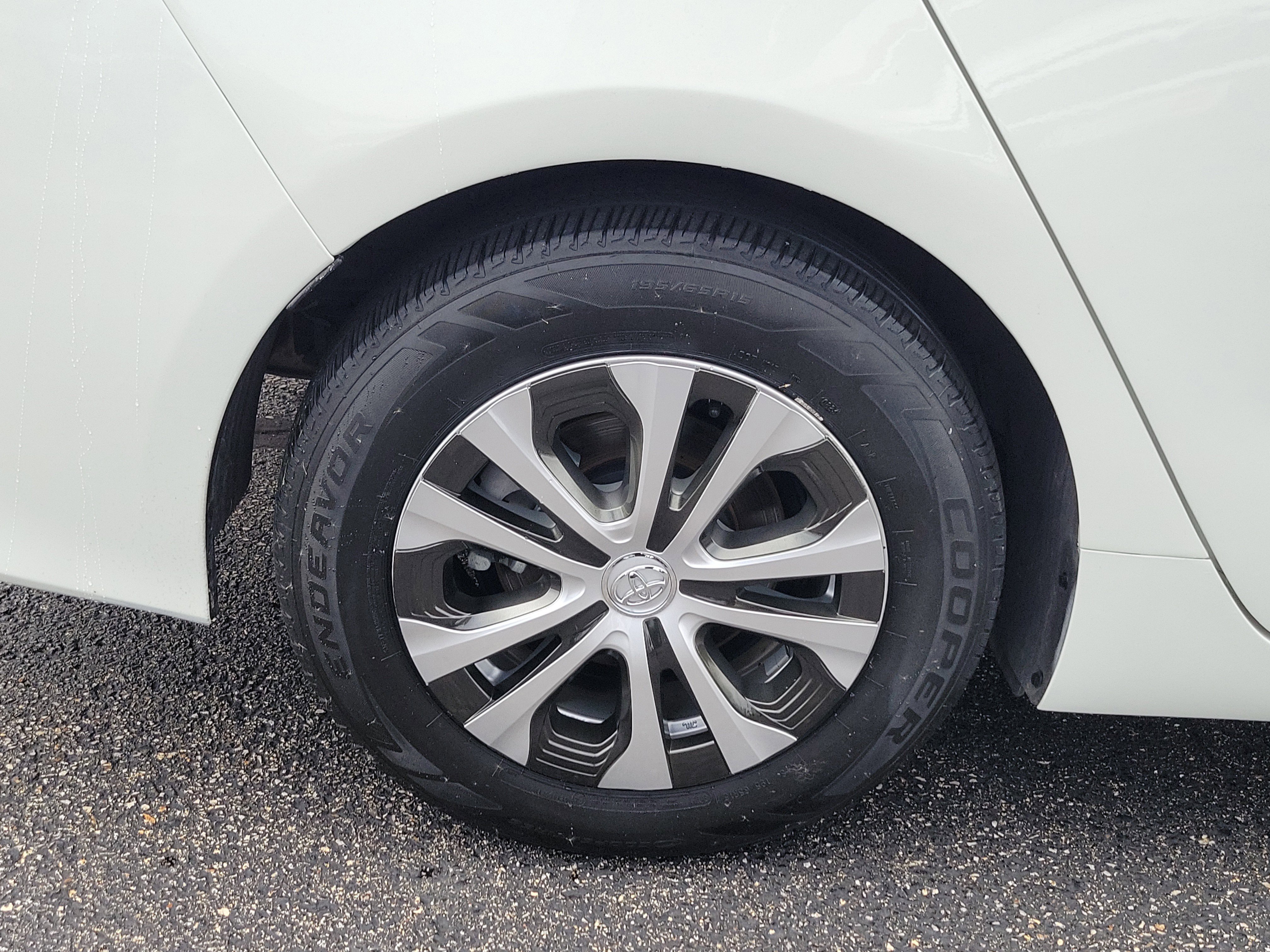 Used 2019 Toyota Prius Prime Premium image 5