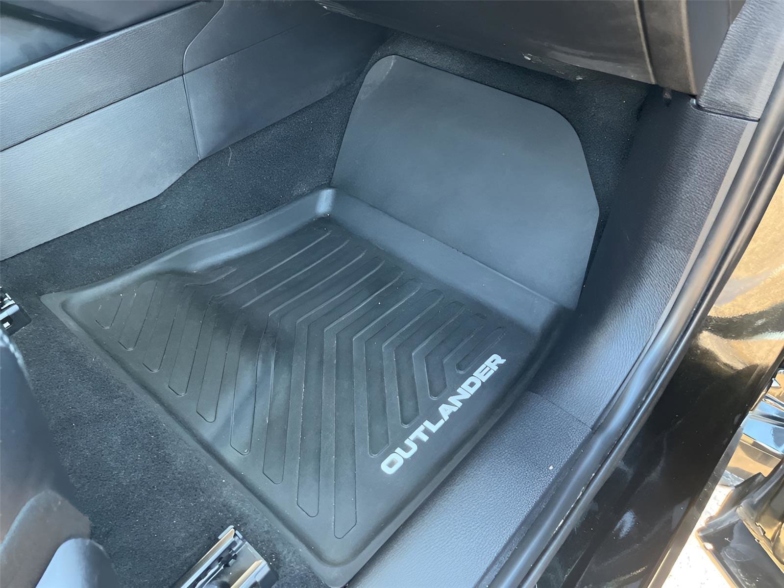 Used 2023 Mitsubishi Outlander SEL image 39