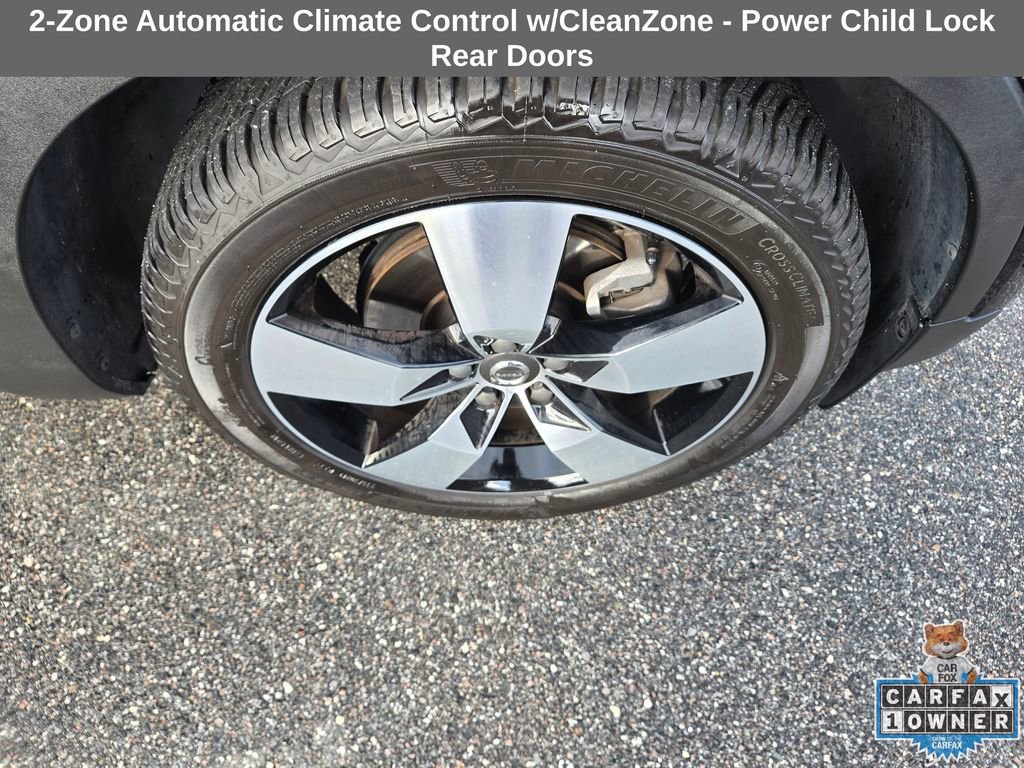 Used 2019 Volvo XC40 T4 Momentum image 13