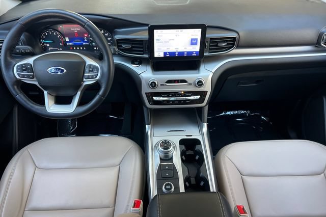 Used 2022 Ford Explorer XLT w/ Equipment Group 202A AWD/4WD image 15