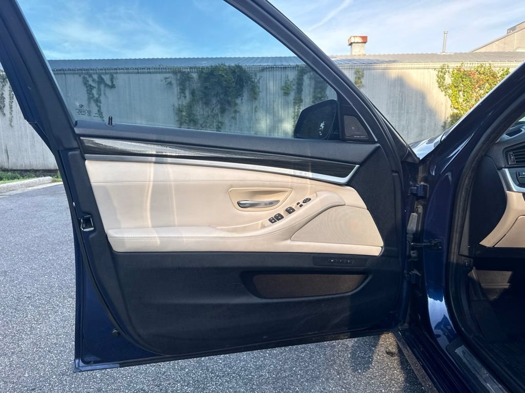 Used 2016 BMW 550i Sedan RWD image 14