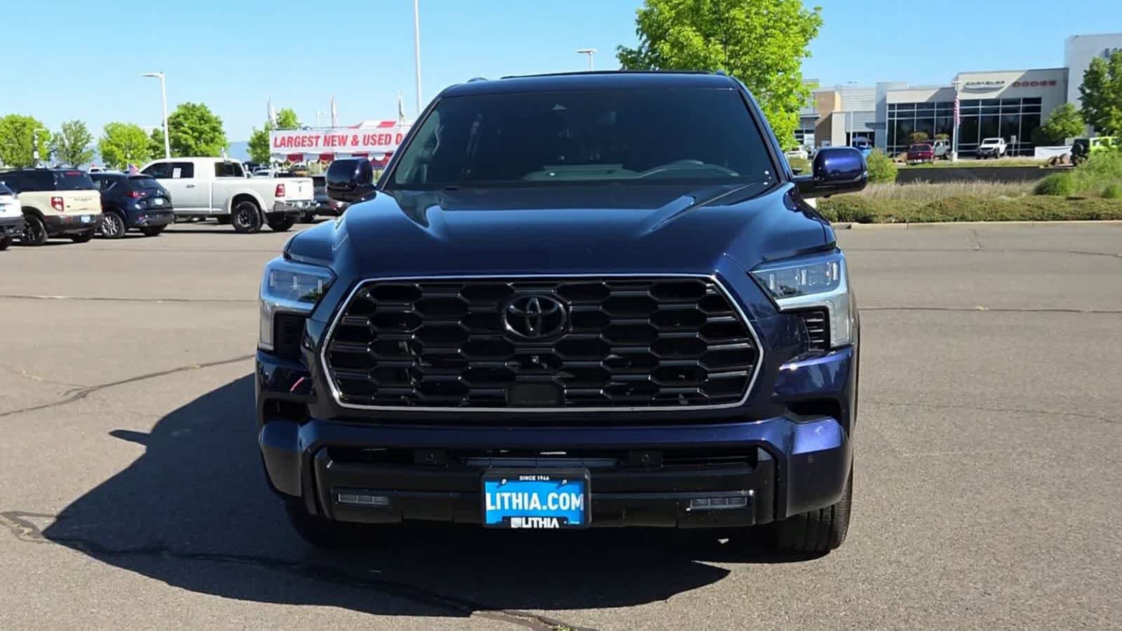 Used 2025 Toyota Sequoia Platinum AWD/4WD image 3