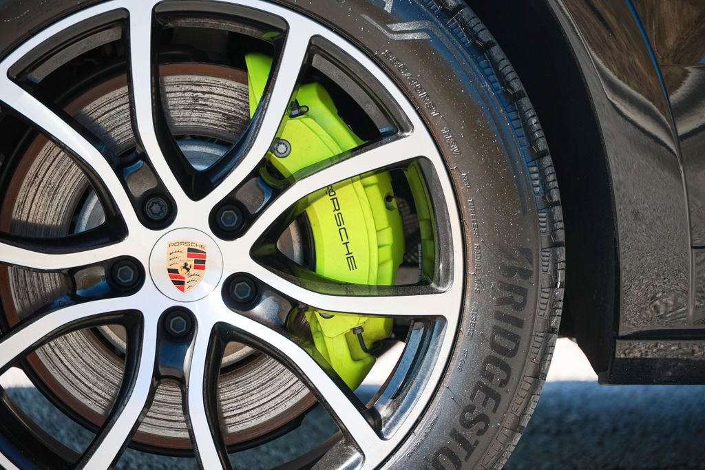 Certified 2025 Porsche Cayenne E-Hybrid Coupe image 21