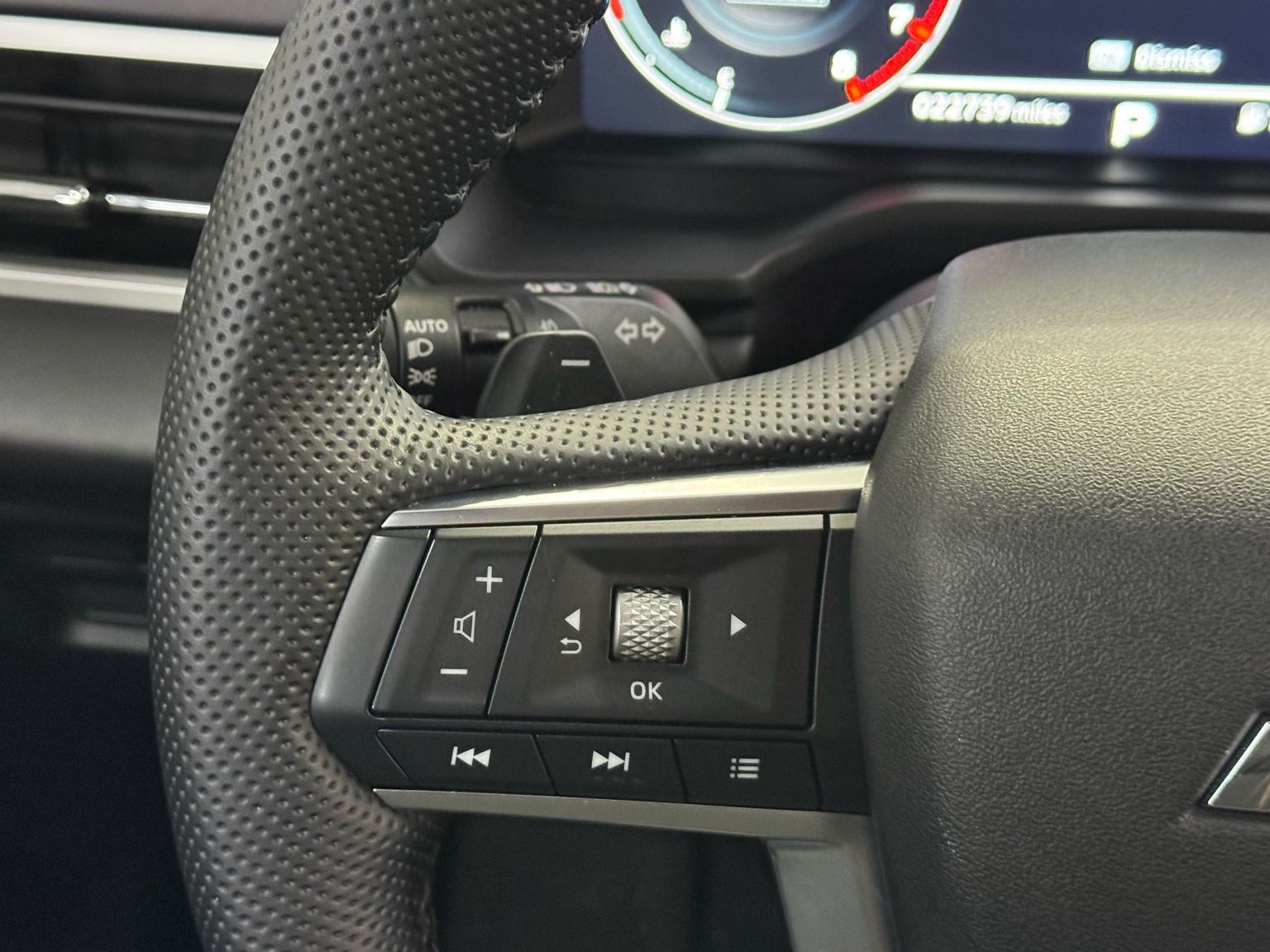 Used 2023 Mitsubishi Outlander SE Black Edition image 21