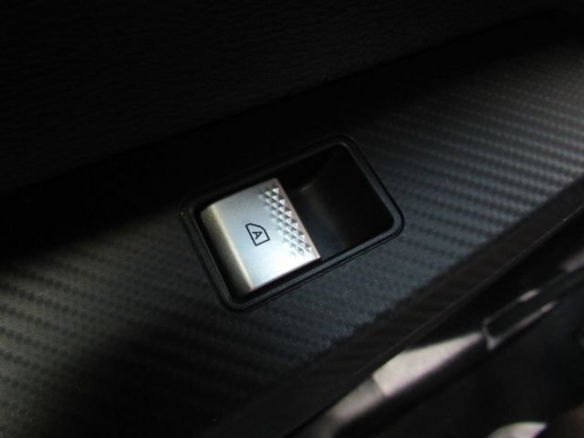 Used 2023 Mitsubishi Outlander SE image 30