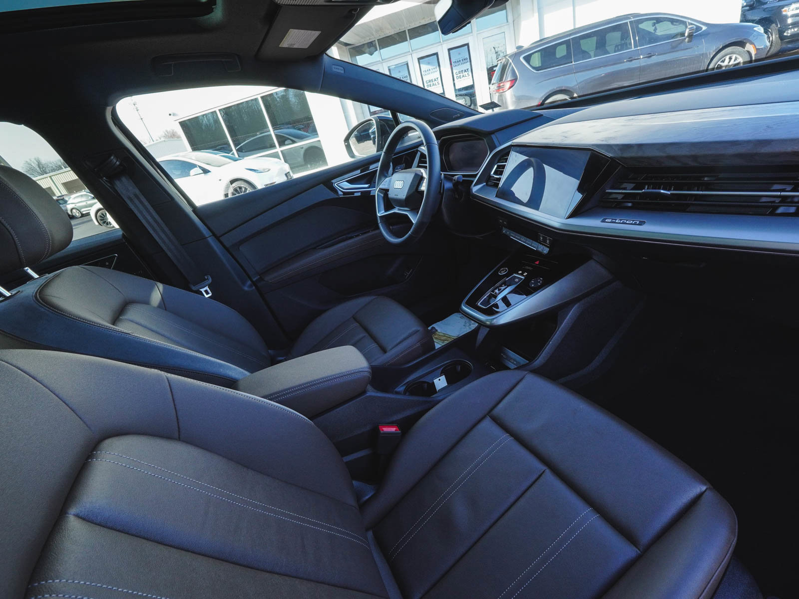 Used 2025 Audi Q4 e-tron Premium Plus image 41