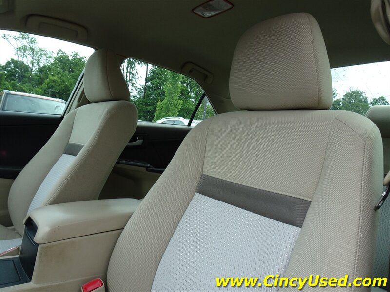 Used 2012 Toyota Camry LE FWD image 13