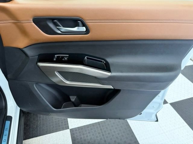 Used 2023 Nissan Pathfinder Platinum AWD/4WD image 25
