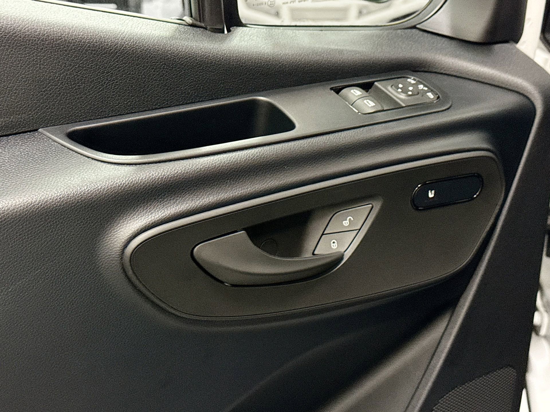 Used 2025 Mercedes-Benz Sprinter 2500 image 18