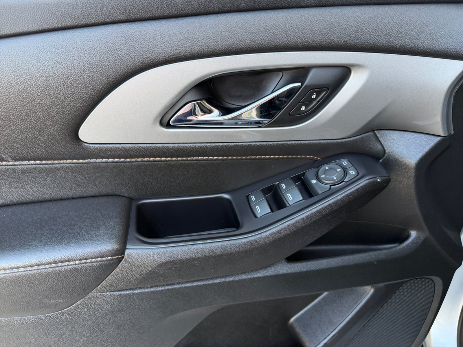 Used 2020 Chevrolet Traverse LS w/ LPO, Blackout Package FWD image 14