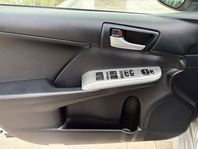 Used 2014 Toyota Camry SE w/ Fleet Convenience Package image 9