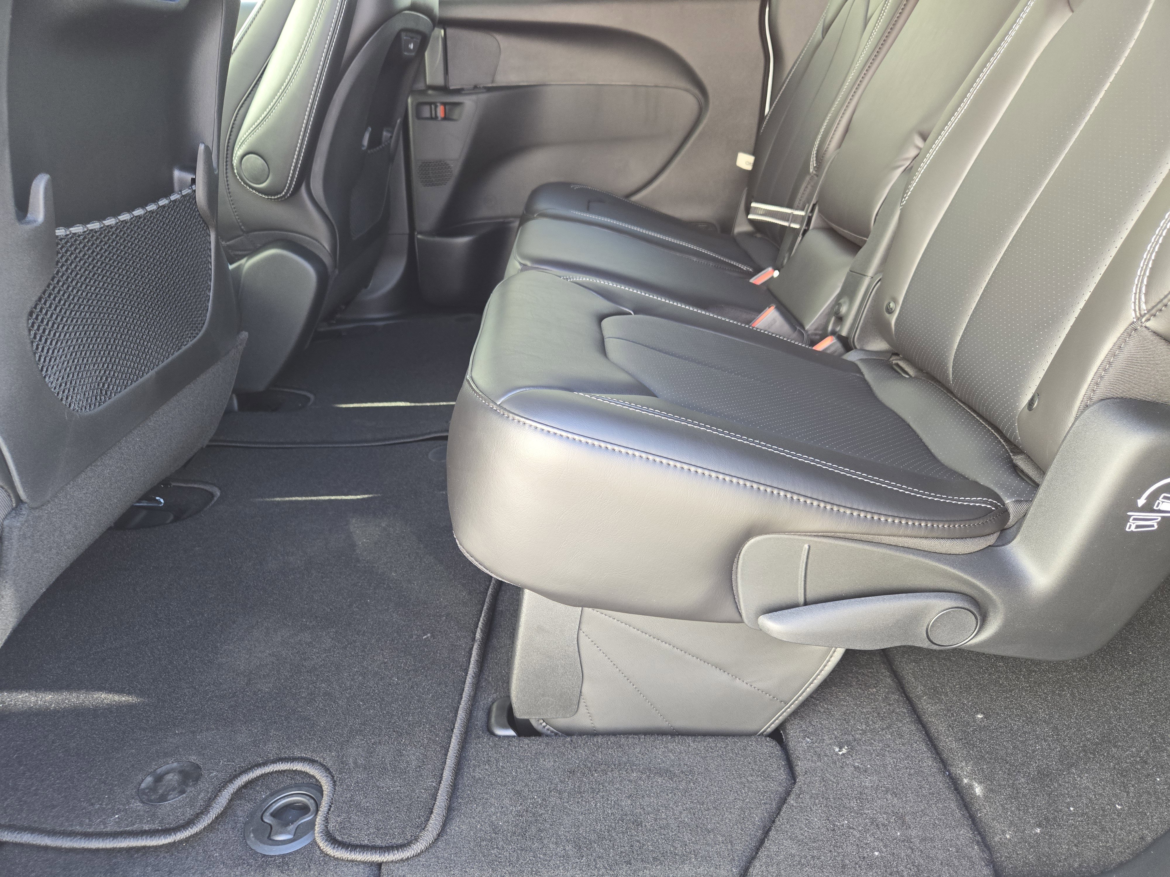 New 2026 Chrysler Pacifica Select w/ S Appearance Package image 20