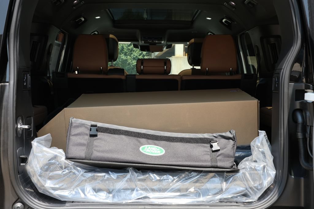 New 2026 Land Rover Defender 130 X-Dynamic SE AWD/4WD image 39