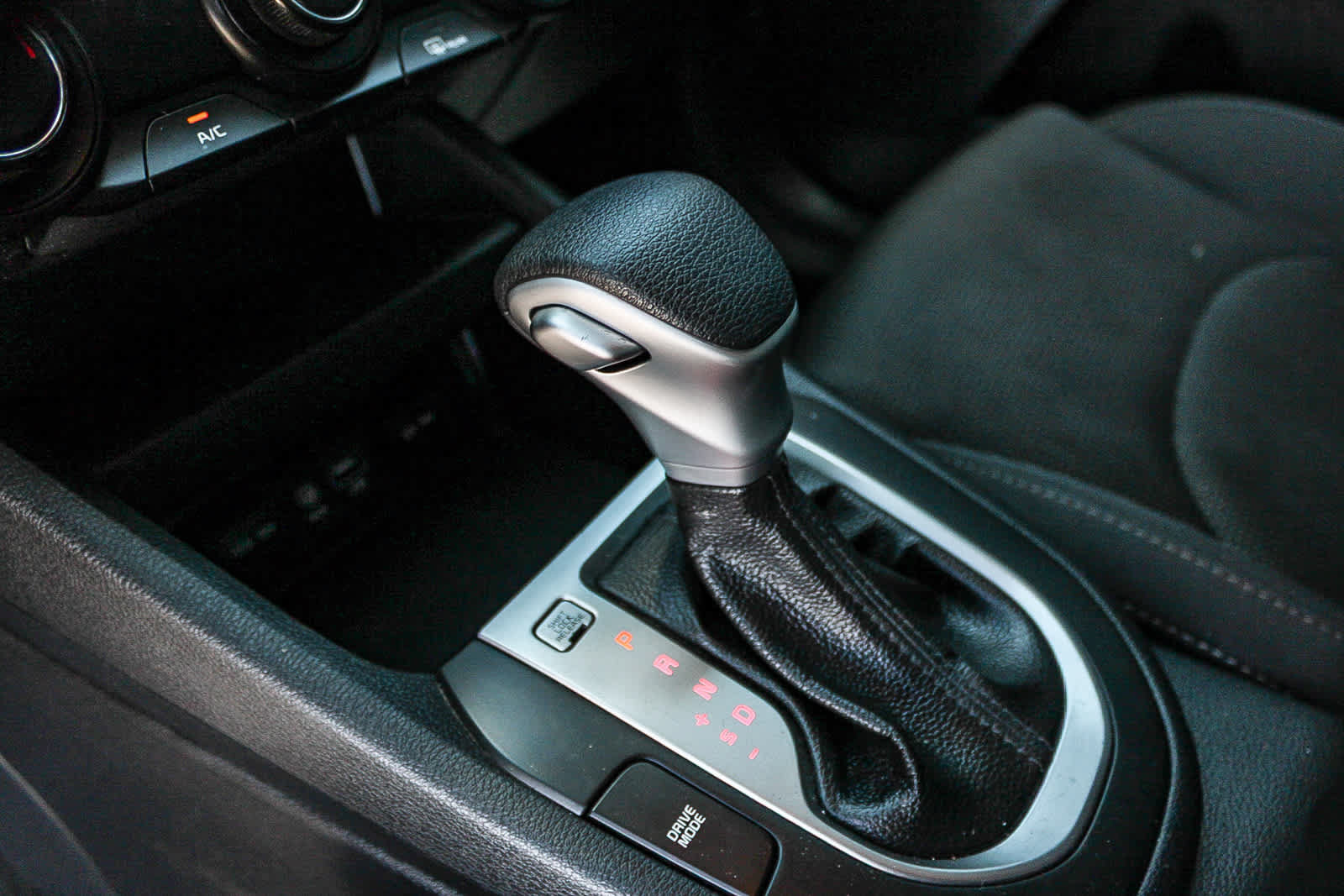 Used 2020 Kia Forte LXS FWD image 19