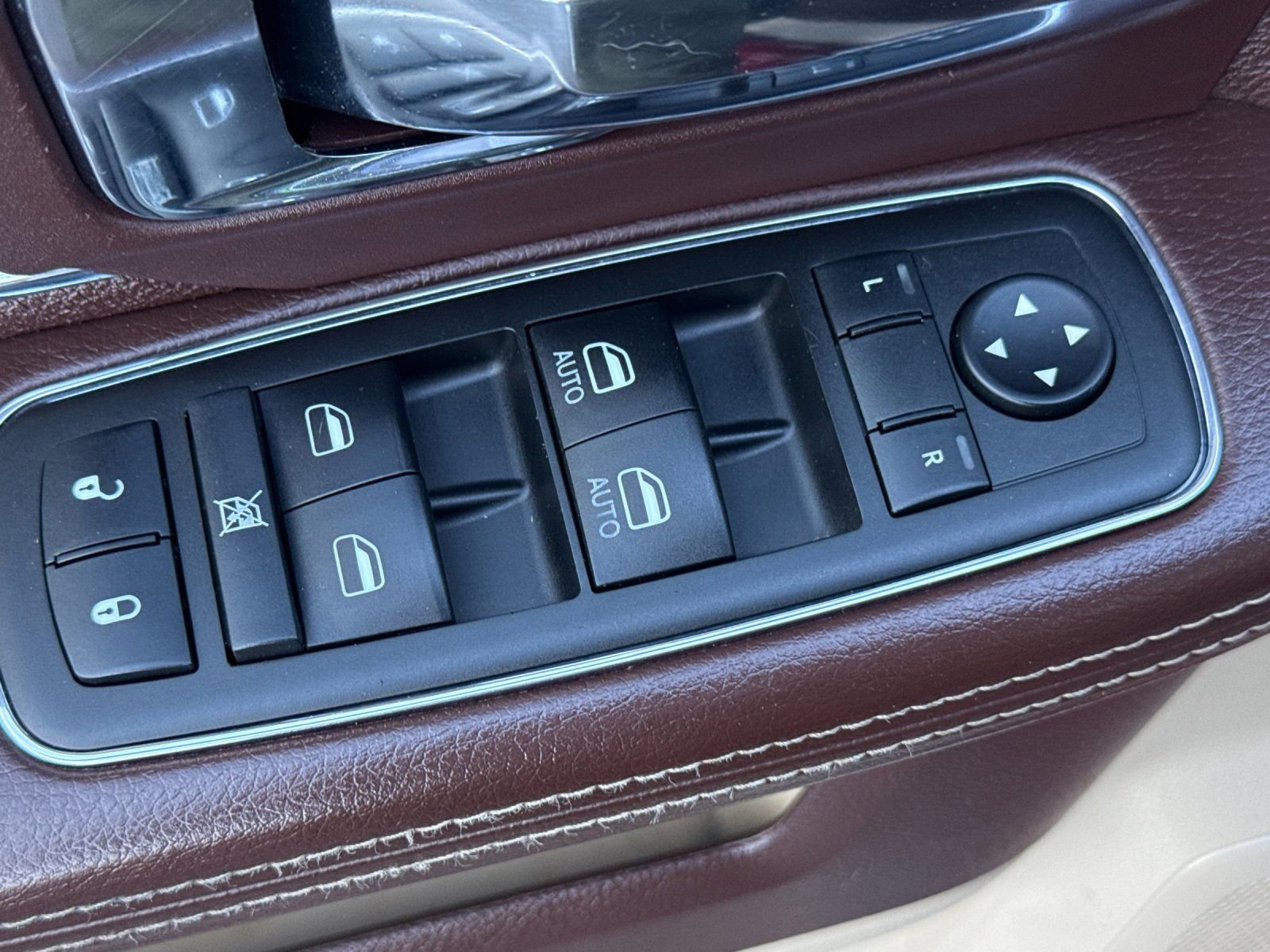 Used 2014 RAM 3500 Laramie w/ Cold Weather Group image 11