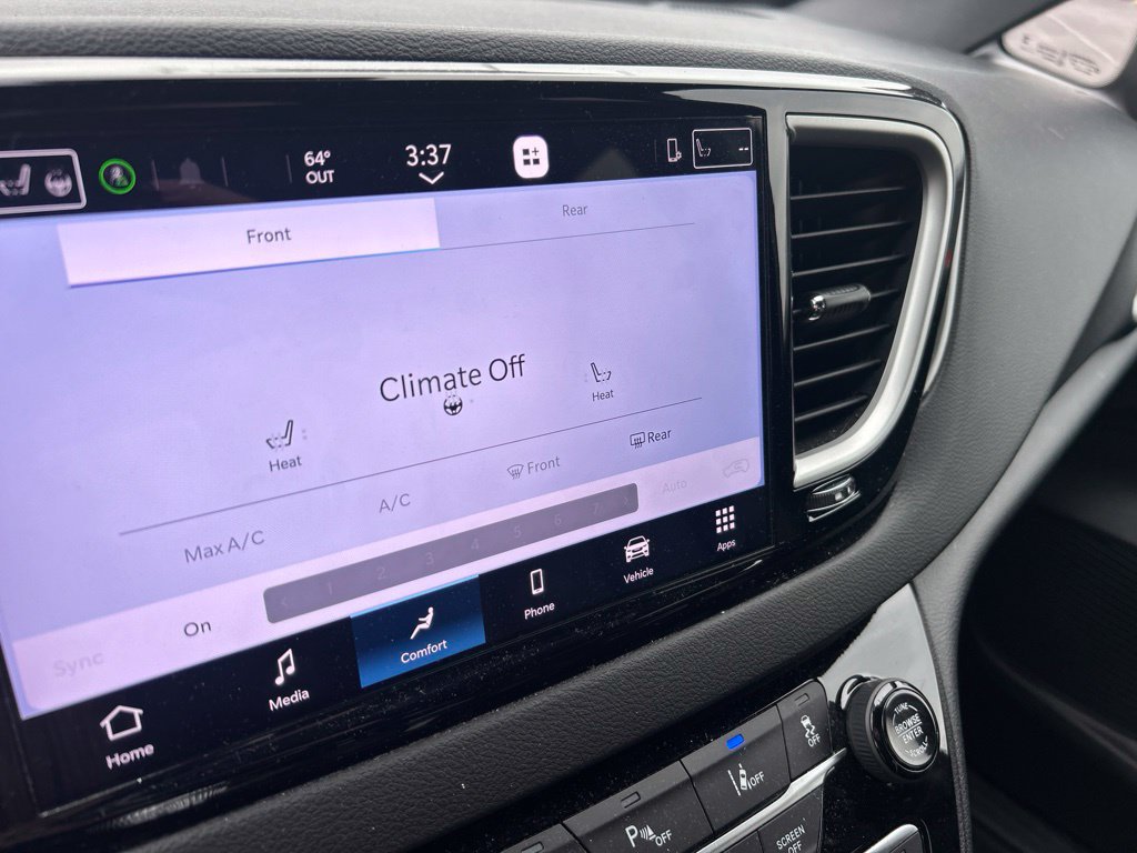 Used 2026 Chrysler Pacifica Select FWD image 17