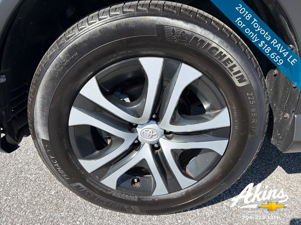 Used 2018 Toyota RAV4 LE image 11