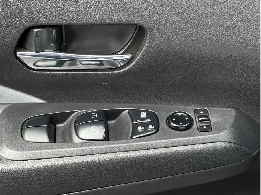 Used 2023 Nissan Kicks SR w/ SR Premium Package FWD image 20