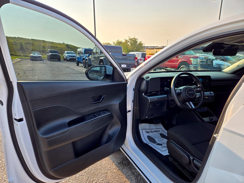Used 2024 Hyundai Kona SE FWD image 11