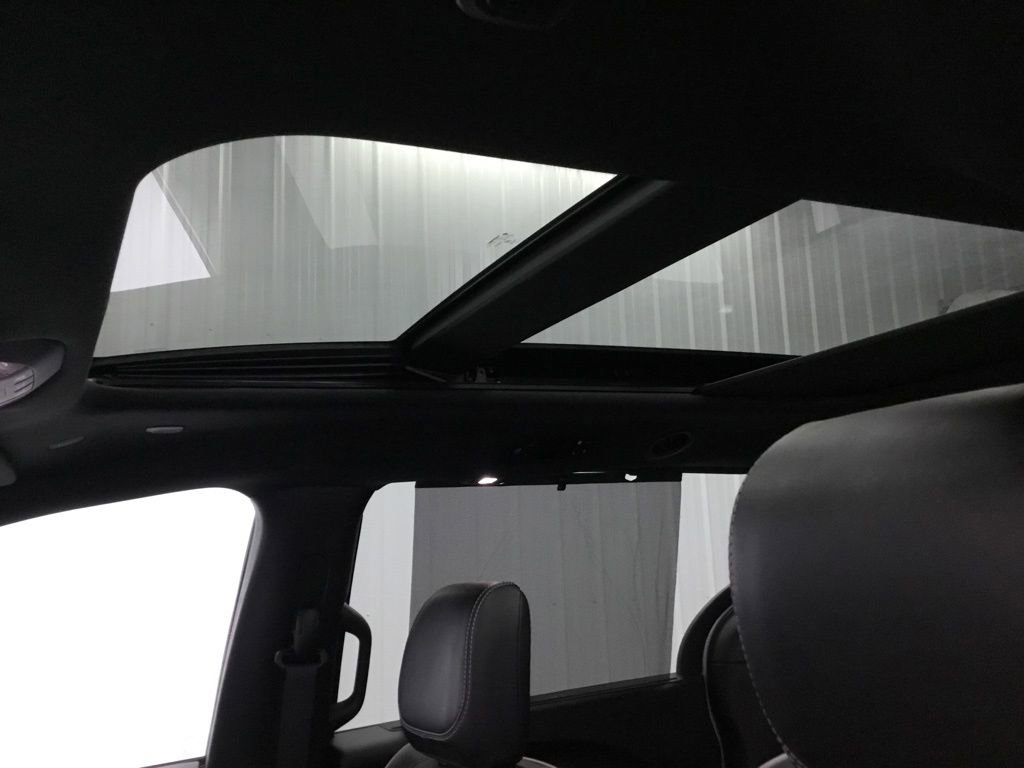 Used 2025 Chrysler Pacifica Limited image 29