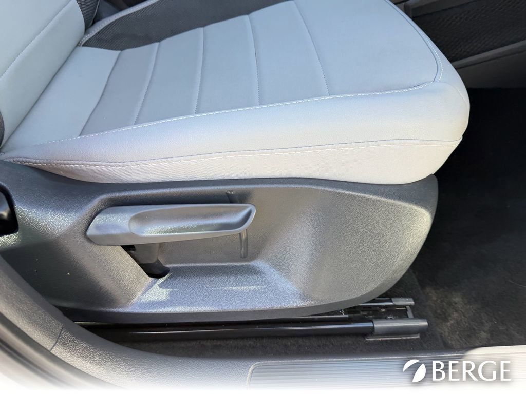 Used 2024 Volkswagen Taos SE FWD image 15