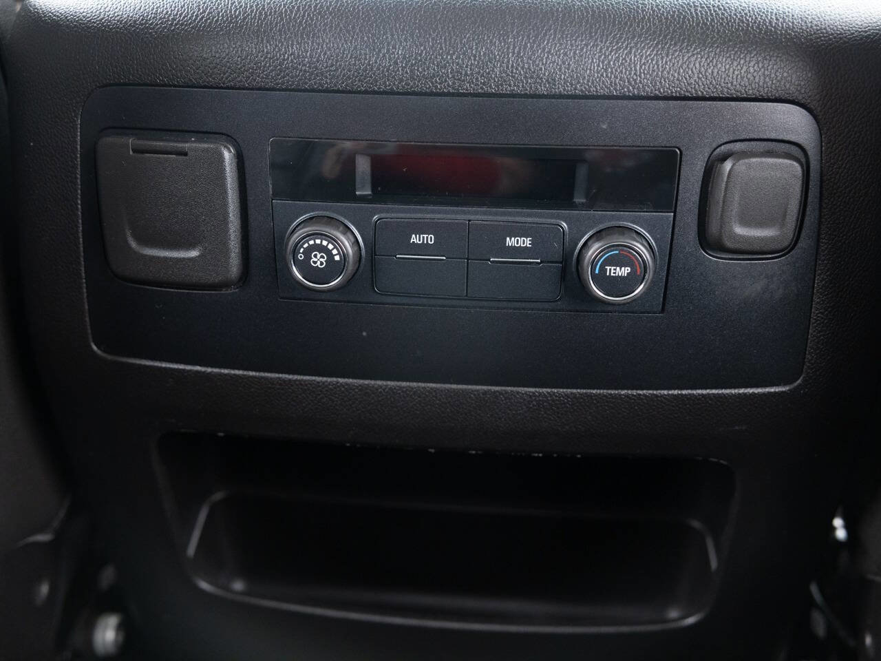 Used 2018 Chevrolet Tahoe LT image 36