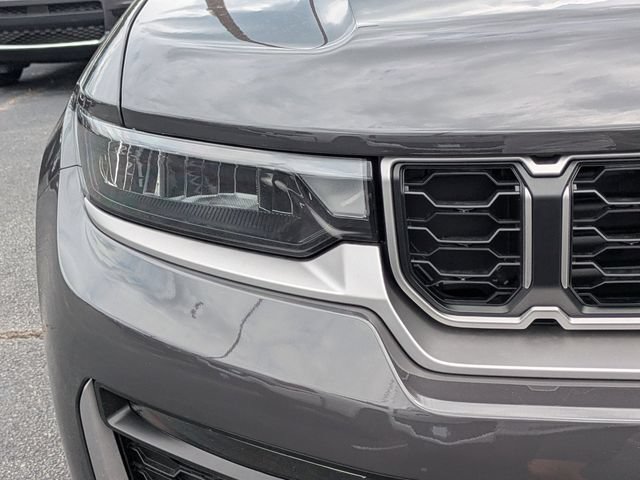 New 2026 Jeep Grand Cherokee Limited w/ Trailer Tow Package AWD/4WD image 10