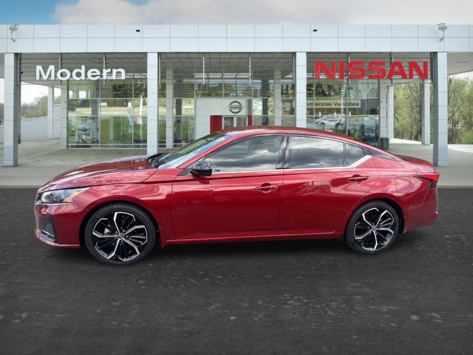 Certified 2023 Nissan Altima 2.5 SR FWD image 2