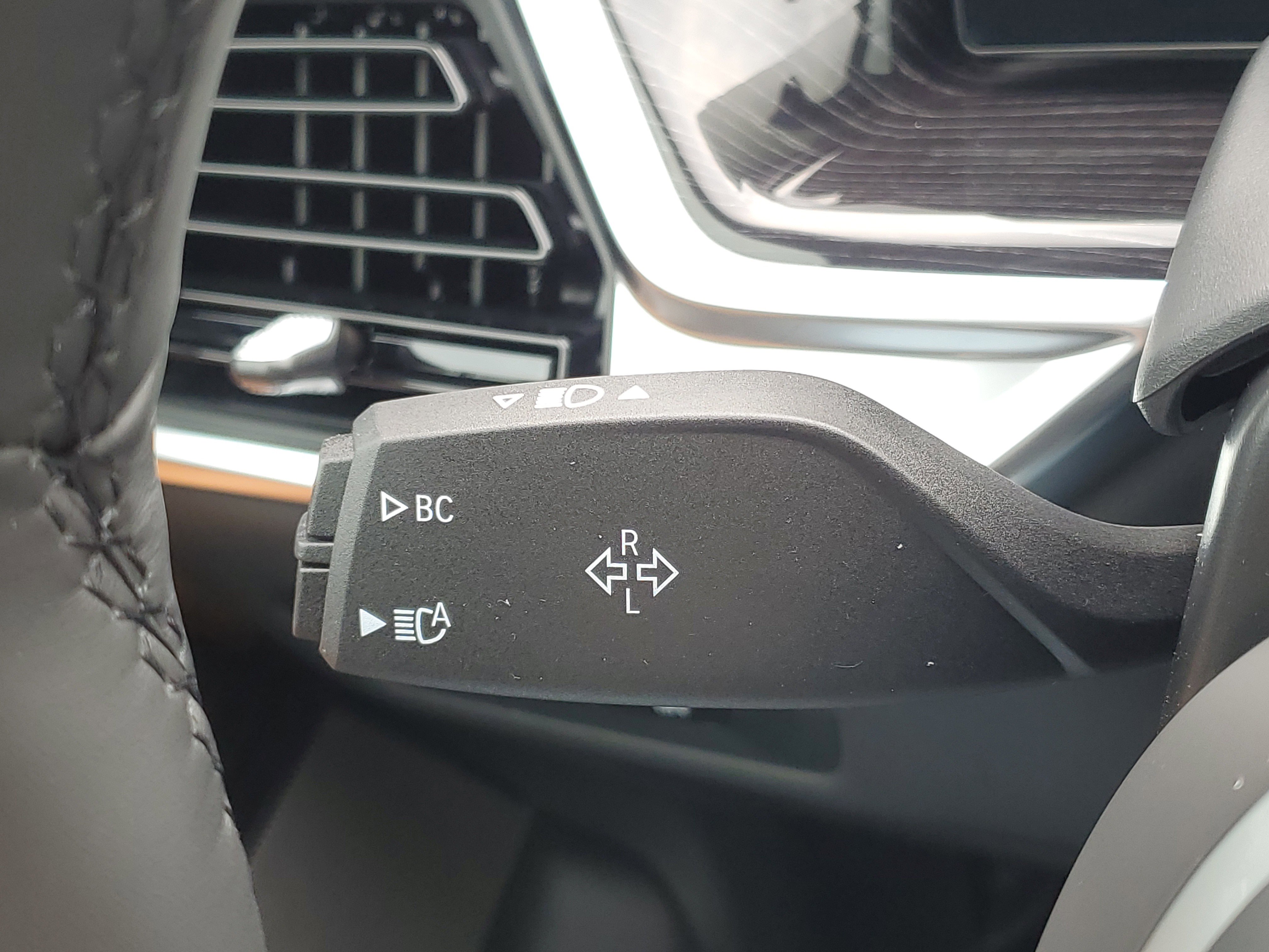 New 2026 BMW X5 xDrive40i w/ Executive Package image 14