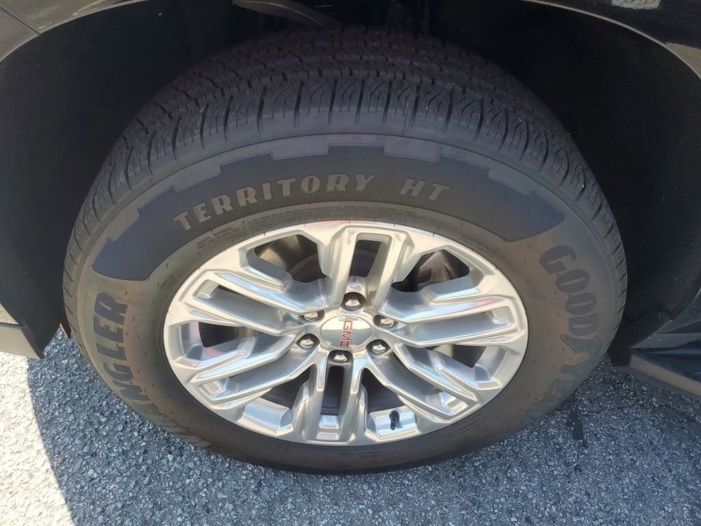 Used 2024 GMC Yukon SLT RWD image 11