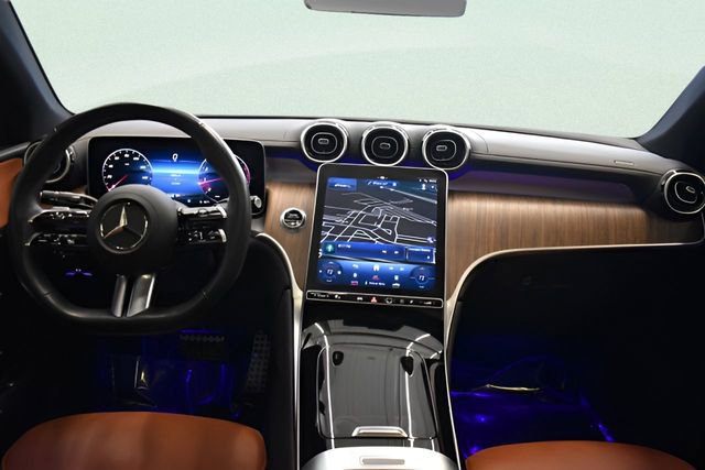 Used 2024 Mercedes-Benz GLC 300 4MATIC image 5