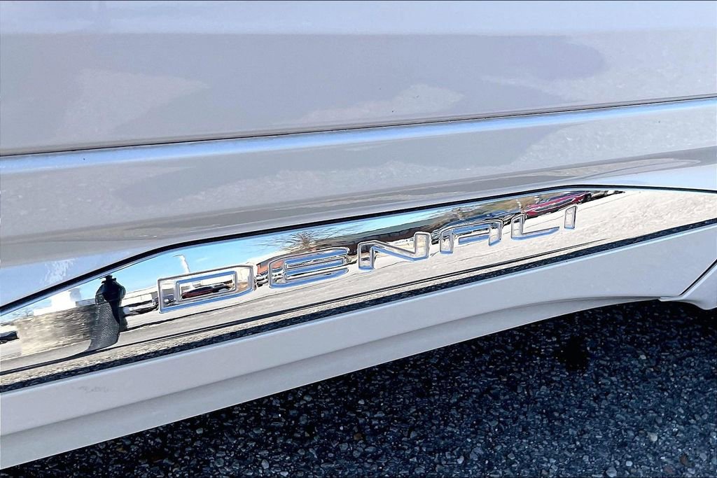 Used 2023 GMC Terrain Denali w/ Denali Premium Package image 8