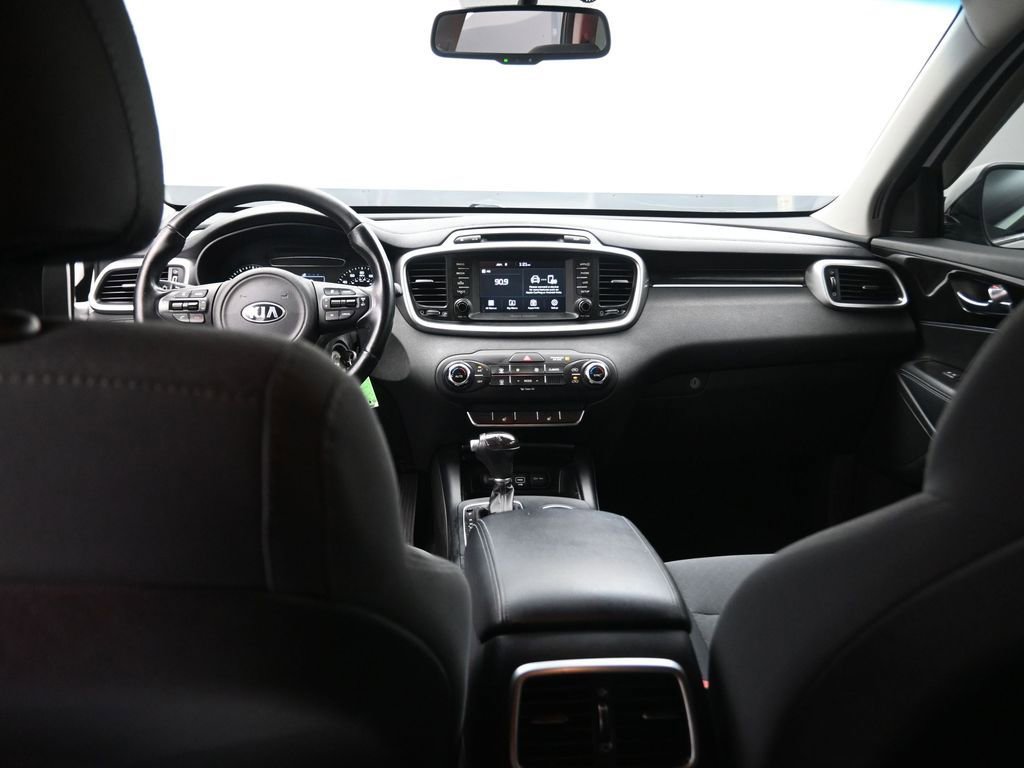 Used 2017 Kia Sorento LX w/ LX Convenience Package image 13