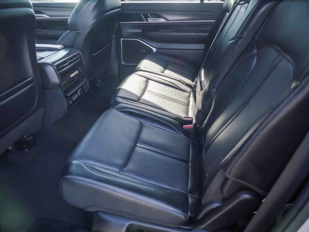 Certified 2024 Jeep Wagoneer L Series II w/ Flexible Seating Group AWD/4WD image 16