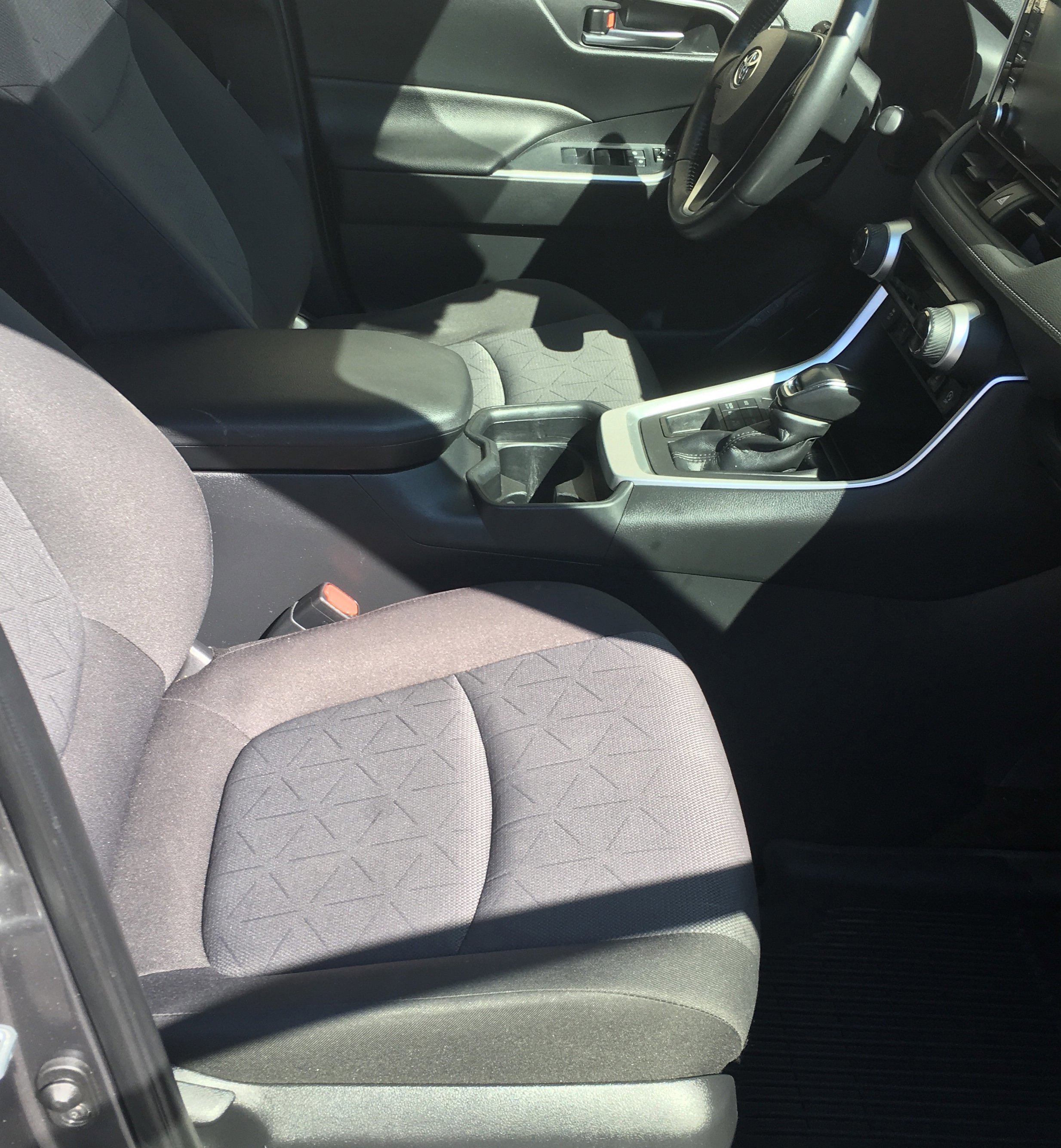 Used 2020 Toyota RAV4 XLE w/ Convenience Package AWD/4WD image 6